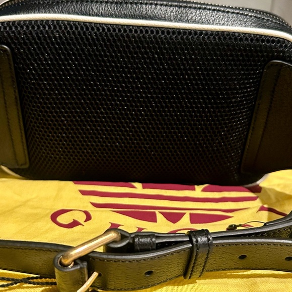 Gucci x ADIDAS Trefoil Zip Belt Bag-Brand New - Picture 4 of 13